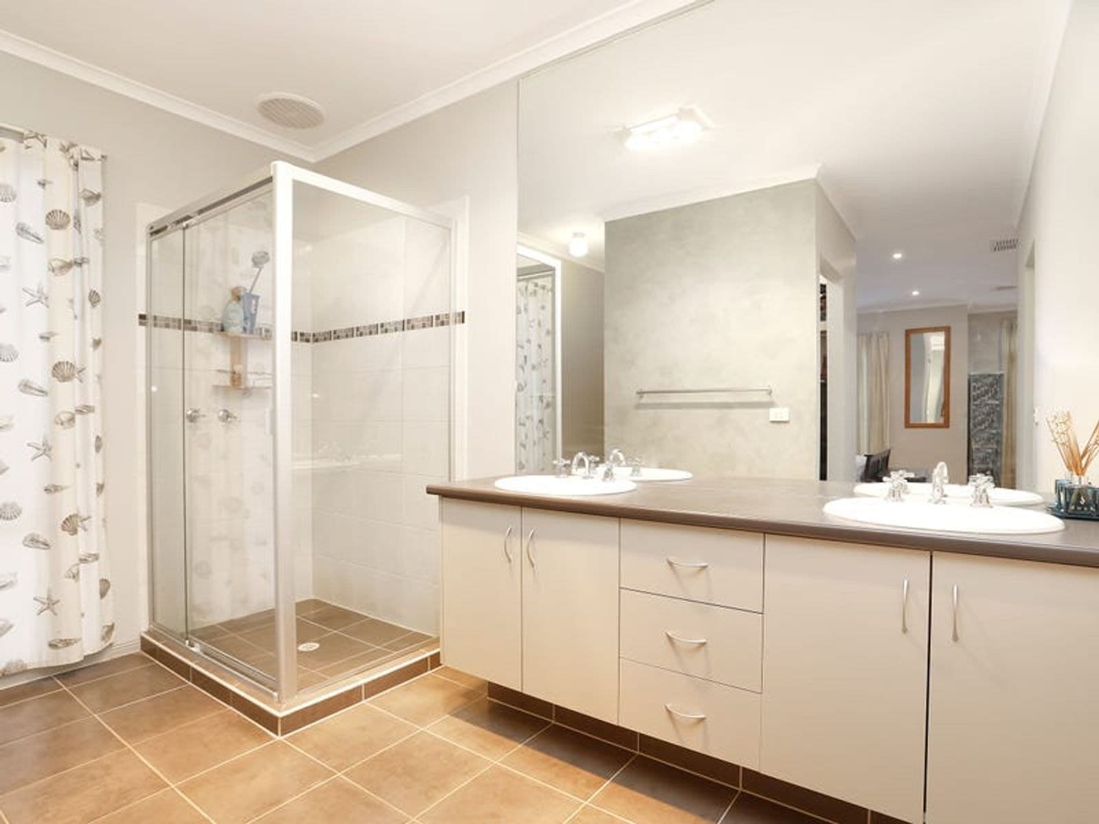9 Charlotte Avenue, Melton West VIC 3337, Melton West - Thumbnail 3