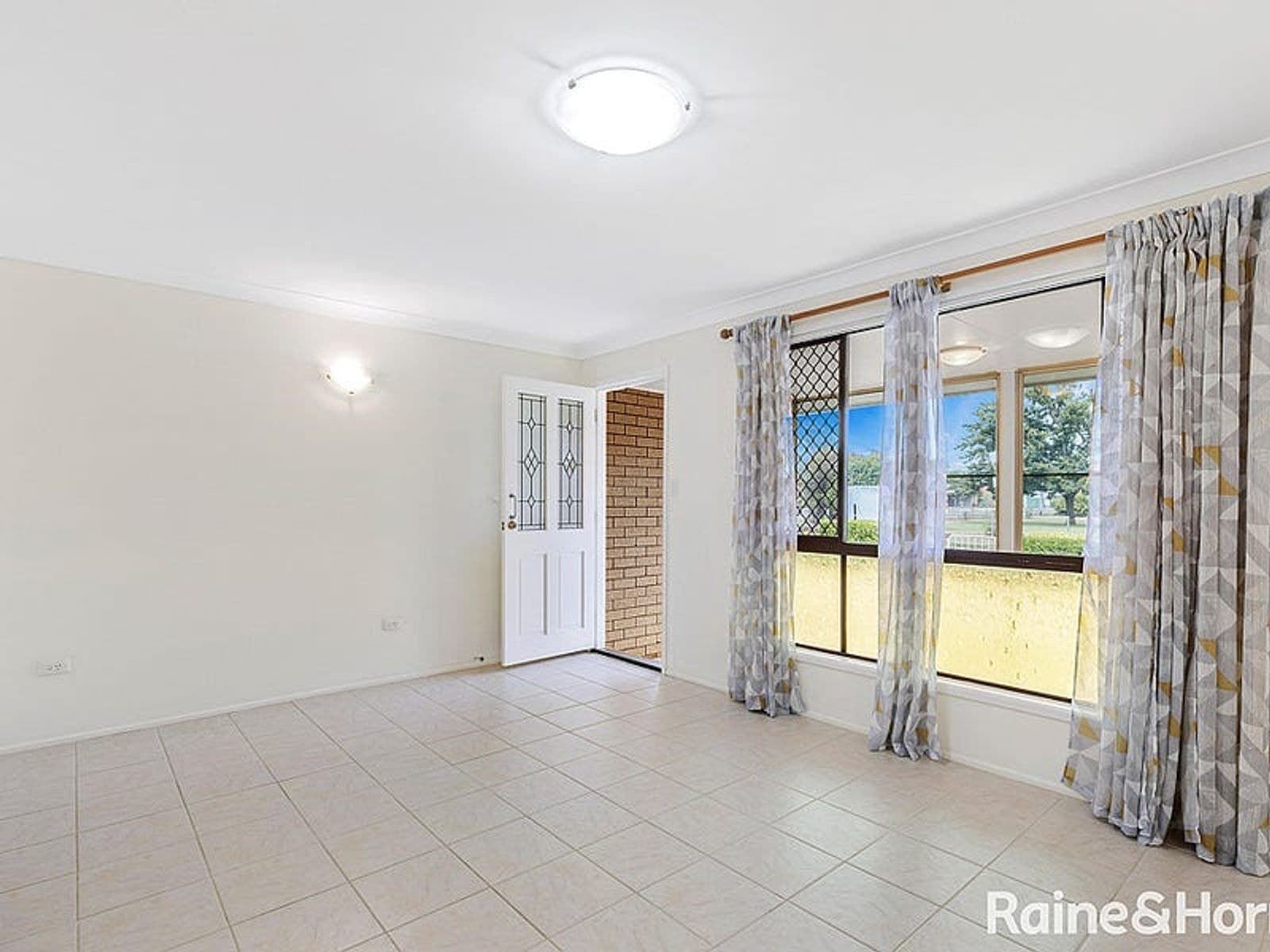 21 Denyer Street, Wilsonton QLD 4350, Wilsonton - Thumbnail 2