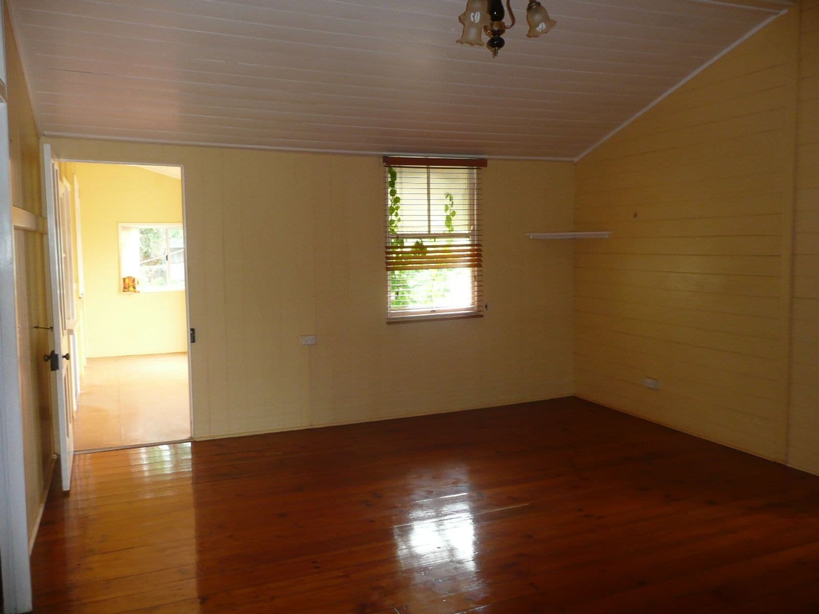 12 Queen Street, Childers QLD 4660, Childers - Thumbnail 3