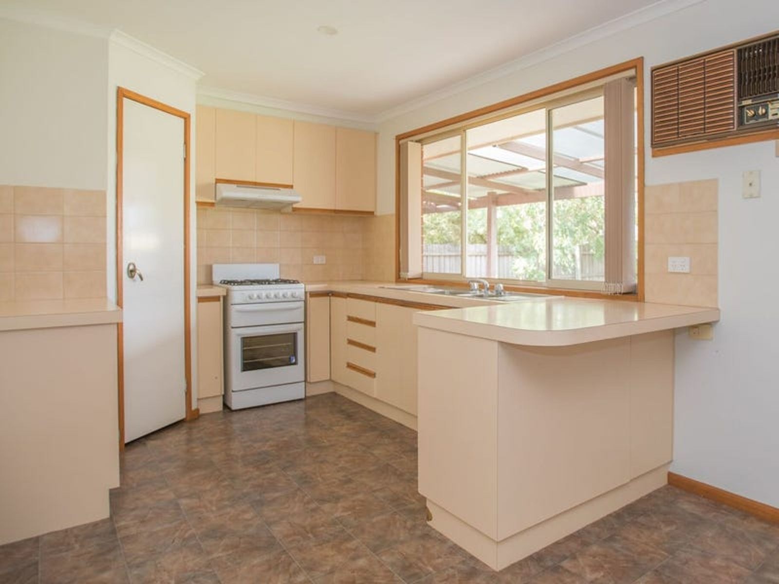 2/9 Simone Road, Bacchus Marsh VIC 3340, Bacchus Marsh - Thumbnail 3