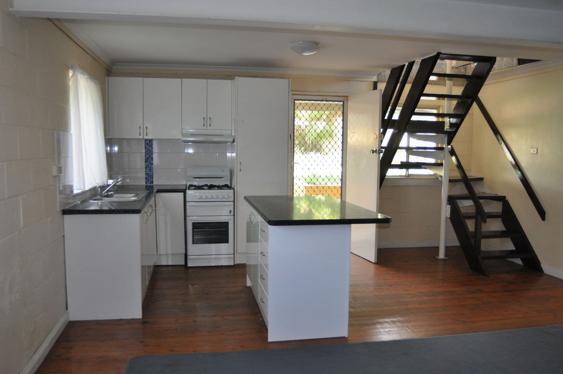1A Banks Street, Bathurst NSW 2795, Bathurst - Thumbnail 2