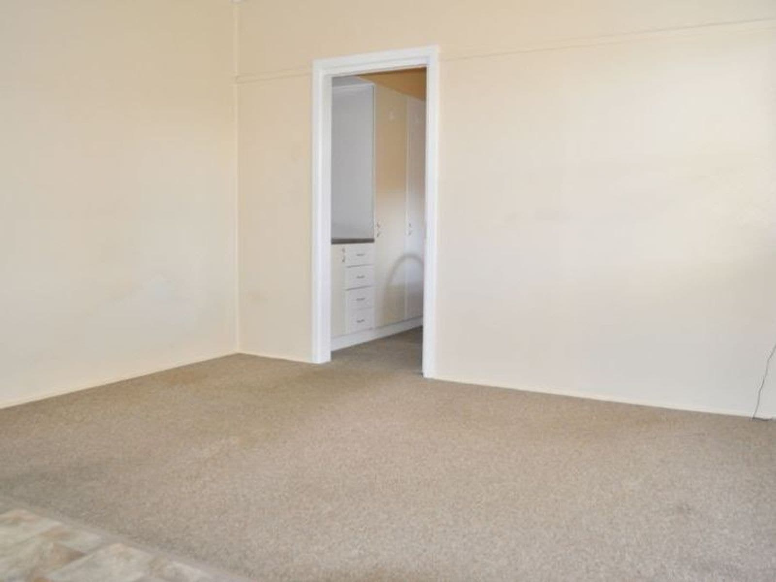 1/5 Gladstone Street, Bathurst NSW 2795, Bathurst - Thumbnail 2