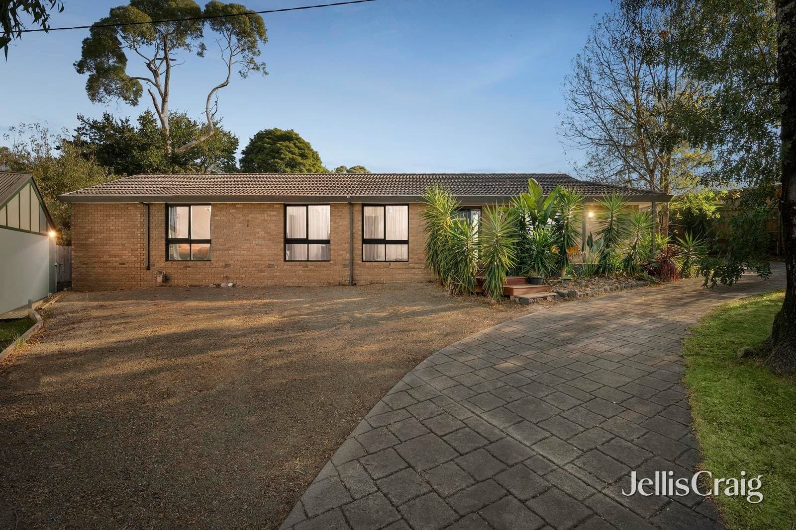 14 Alford Avenue, Mooroolbark, Mooroolbark - Thumbnail 2