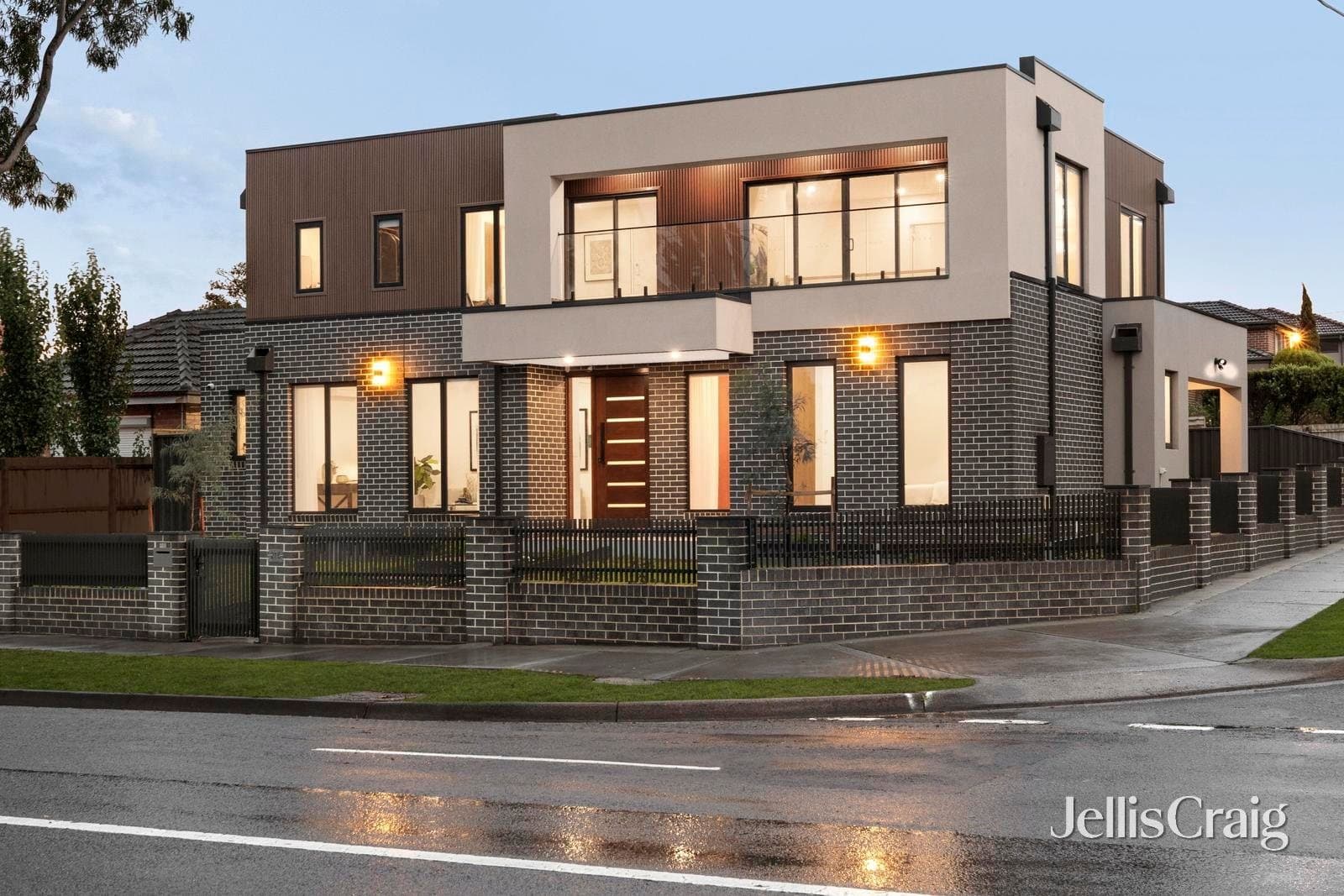 215 Waverley Road, Mount Waverley, Mount Waverley - Thumbnail 2