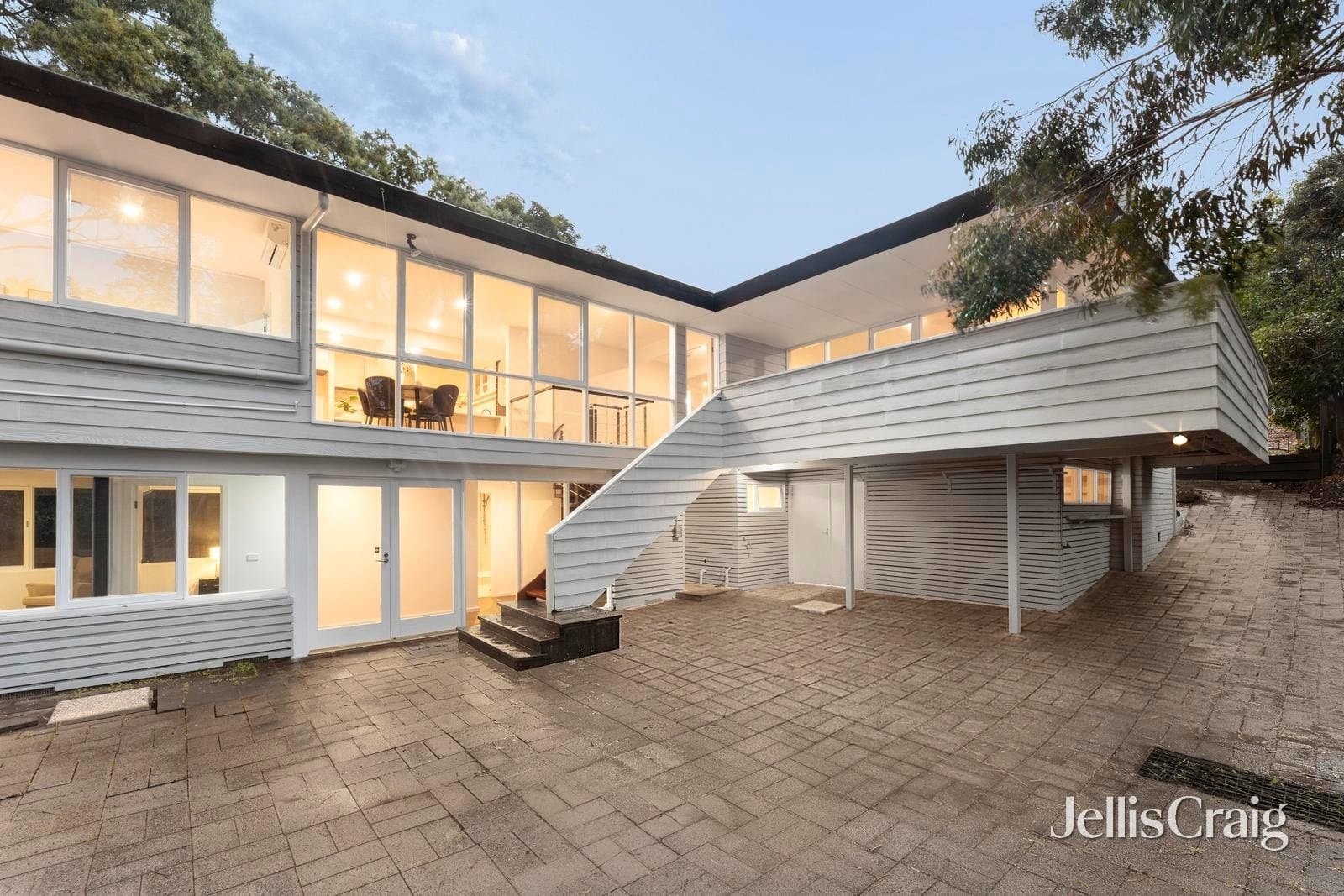 28 Falconer Street, Glen Waverley, Glen Waverley - Thumbnail 2
