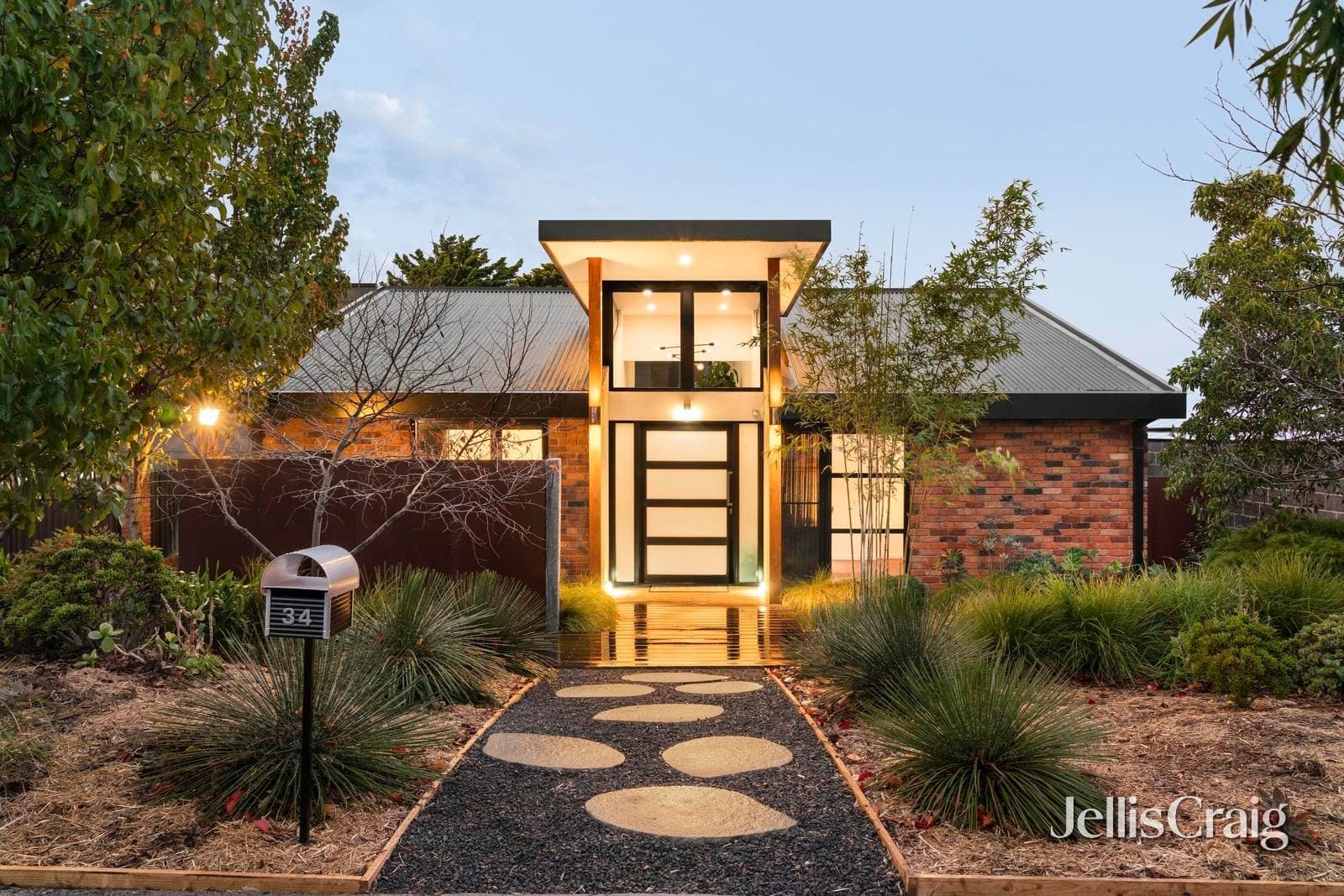 34 Caithness Crescent, Glen Waverley, Glen Waverley - Thumbnail 2