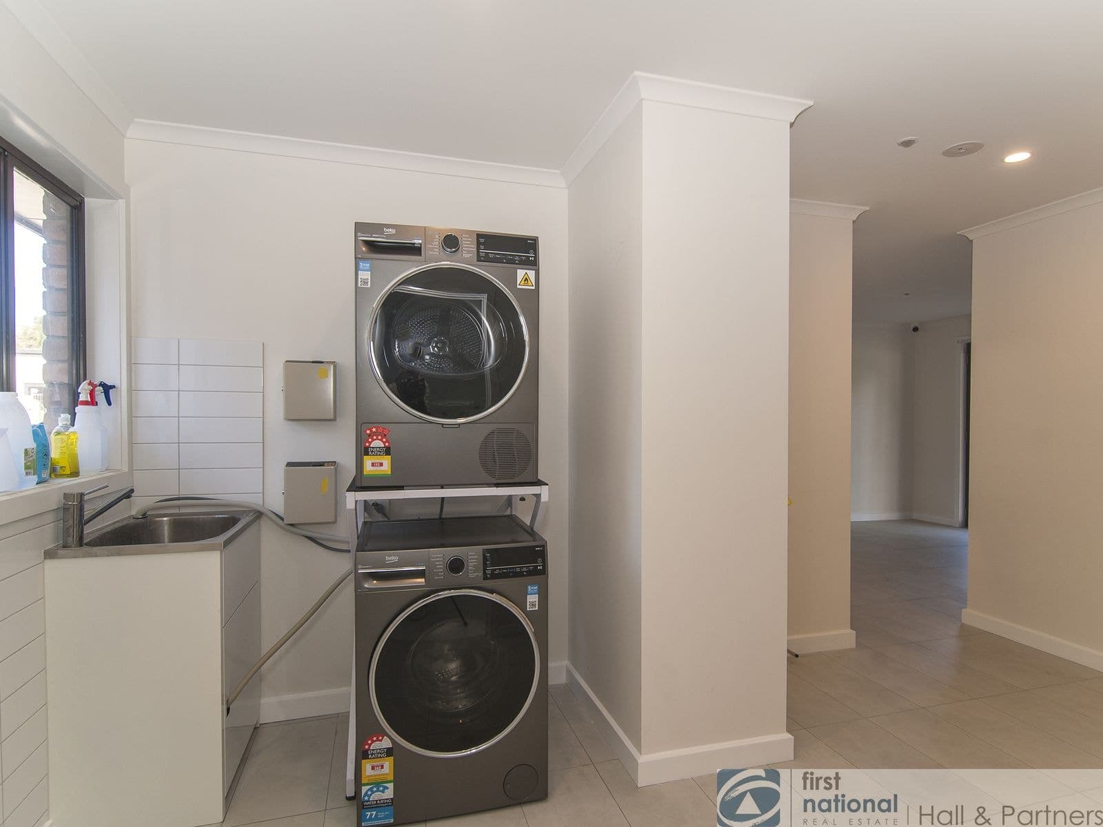 8 Canterbury Street, Cranbourne VIC 3977, Cranbourne - Thumbnail 4