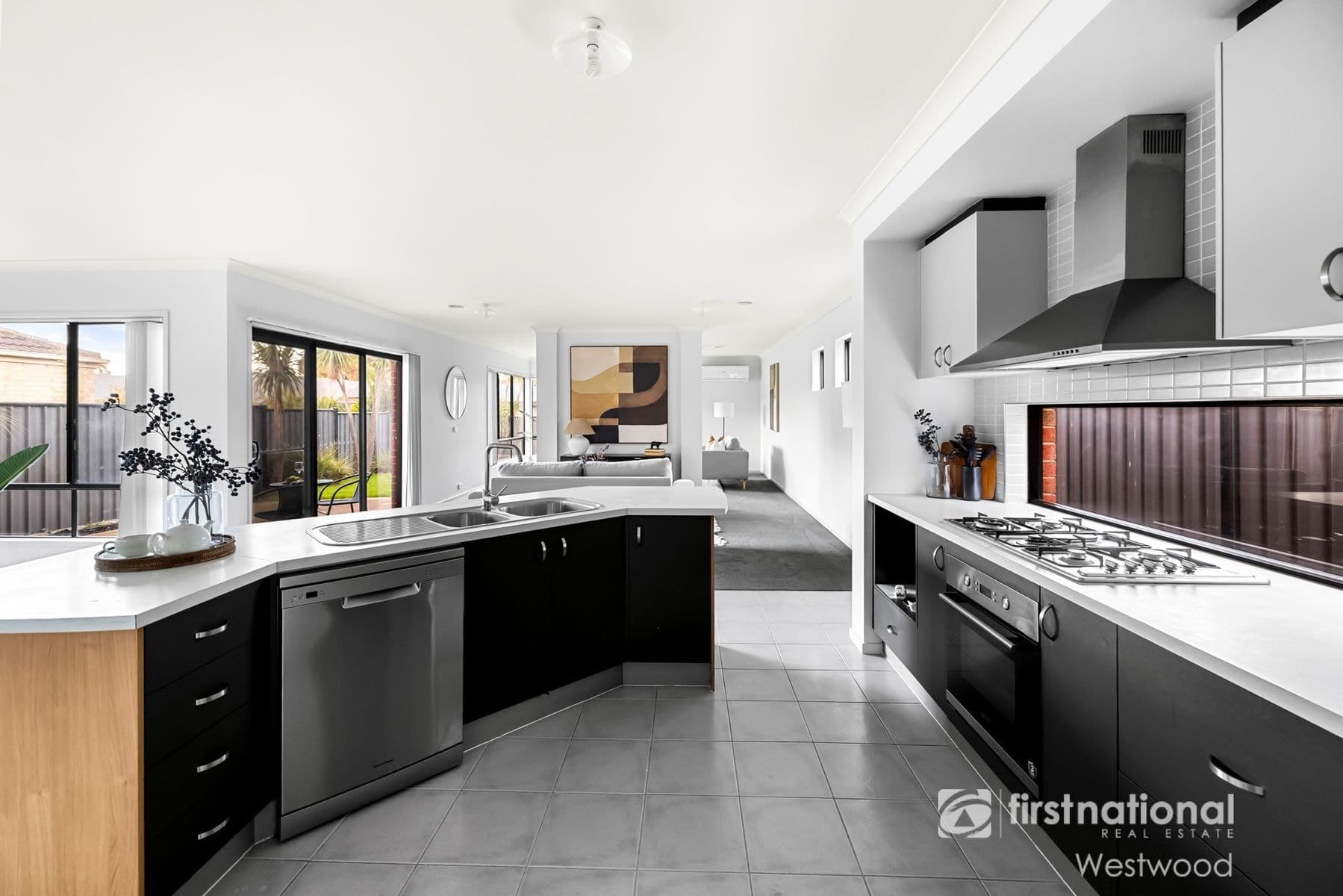65 Innisfail Drive, Point Cook VIC 3030, Point Cook - Thumbnail 4
