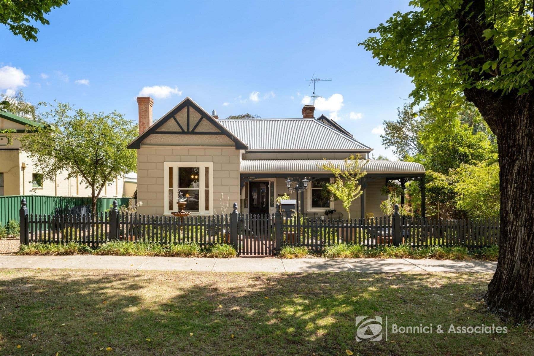 21 Loch Street, Beechworth VIC 3747, Beechworth - Image 1