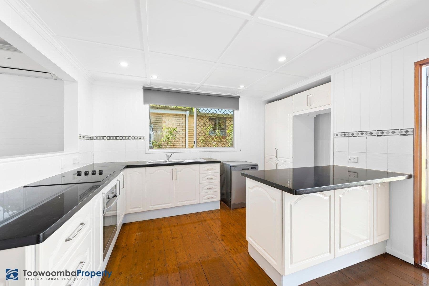 126 Stuart Street, Mount Lofty QLD 4350, Mount Lofty - Thumbnail 2