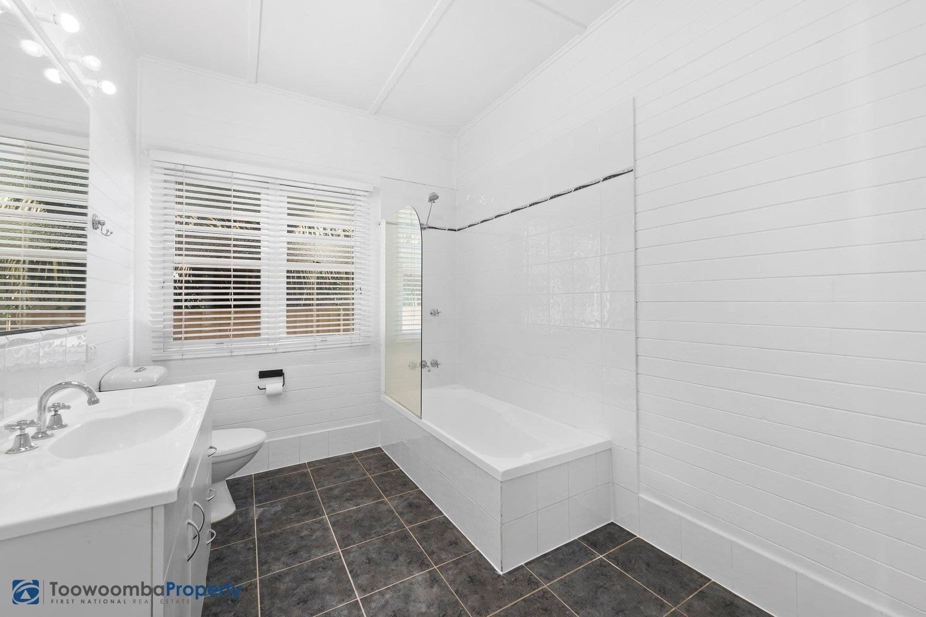 126 Stuart Street, Mount Lofty QLD 4350, Mount Lofty - Thumbnail 7