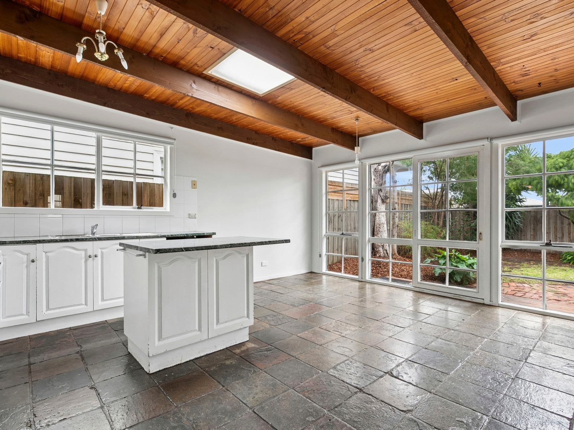 9 Loch Street, East Geelong - Thumbnail 3