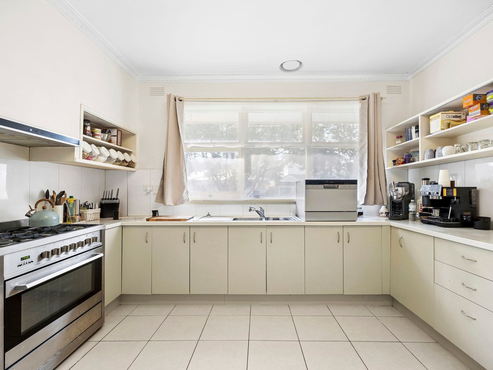 140 Vines Road, Hamlyn Heights - Thumbnail 2
