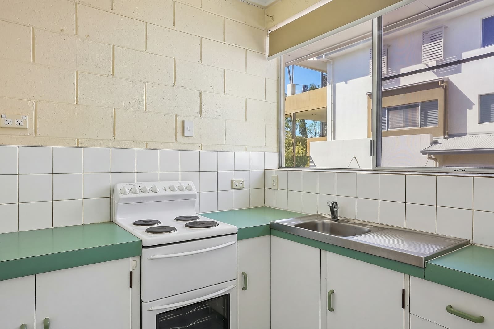 4/76 Cook Street, NORTH WARD, North Ward - Thumbnail 2