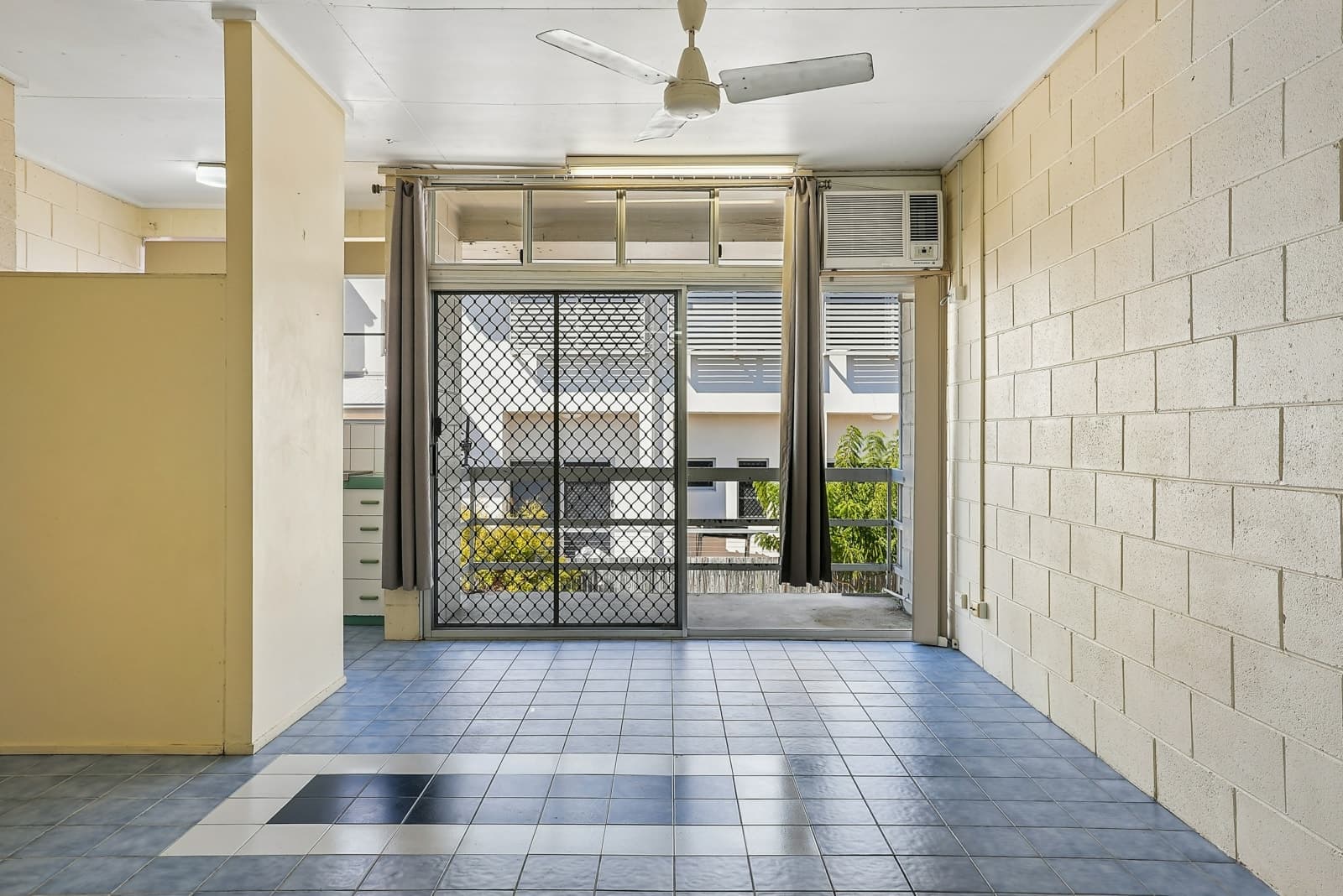 4/76 Cook Street, NORTH WARD, North Ward - Thumbnail 5
