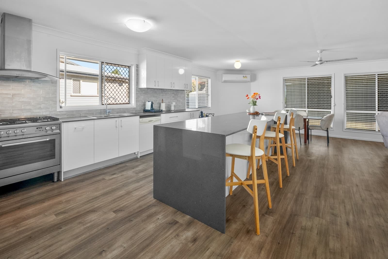 11 Howard Court, ARANA HILLS, Arana Hills - Thumbnail 4