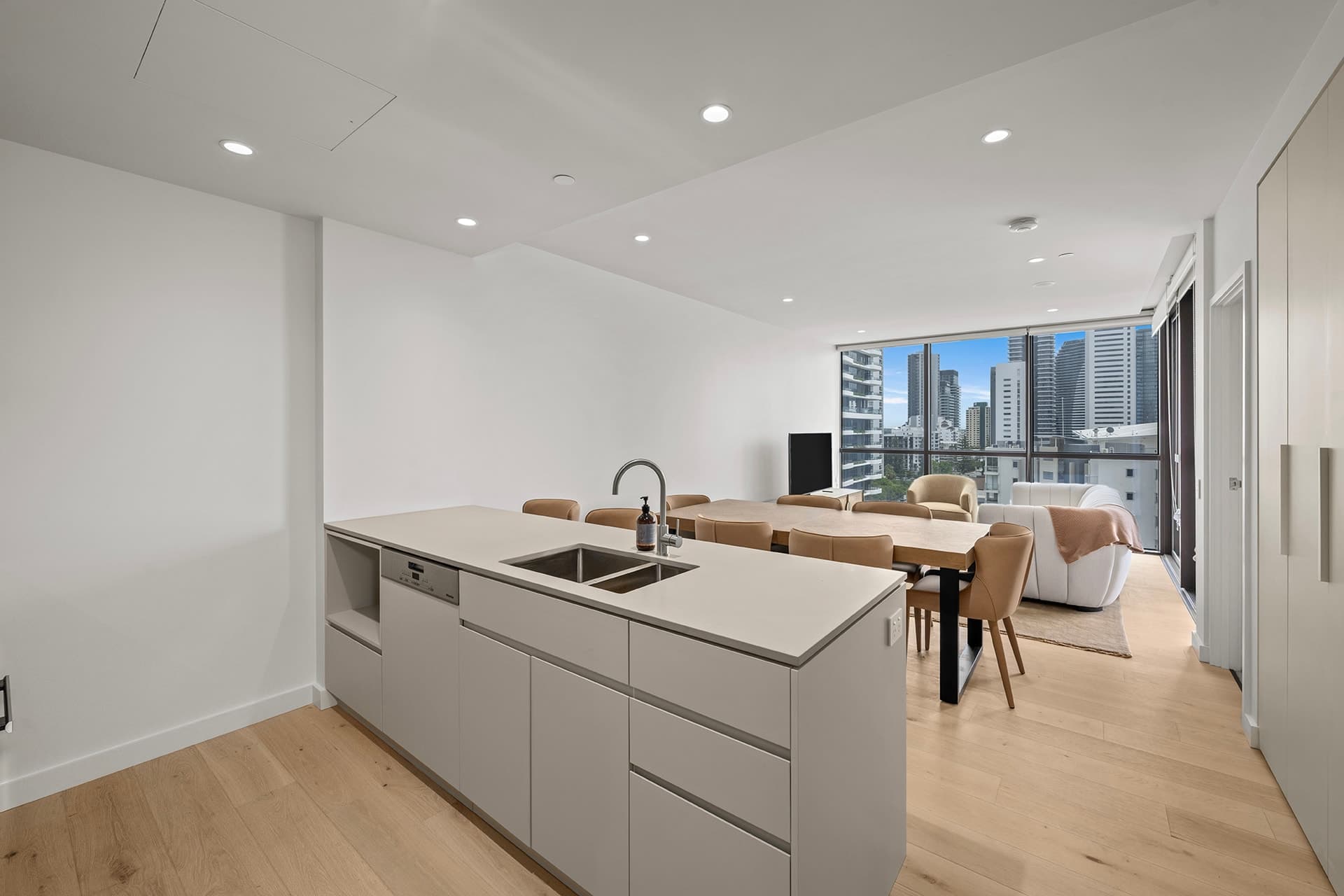 Unit 1002/7-9 Mermaid Avenue, Mermaid Beach, QLD, 4218, Mermaid Beach - Thumbnail 4