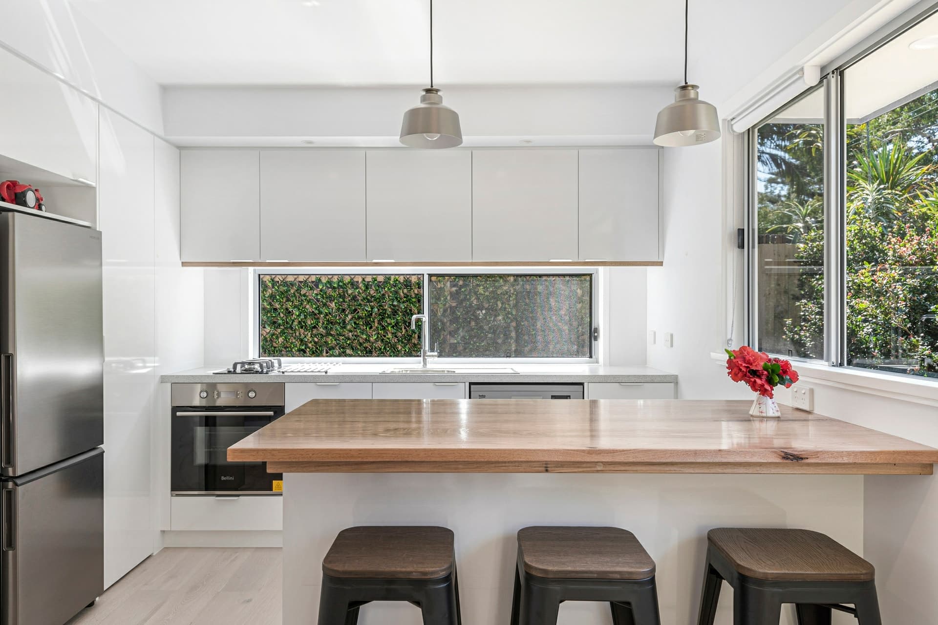 33A Wollstonecraft Avenue, Avalon Beach, Avalon Beach - Thumbnail 2
