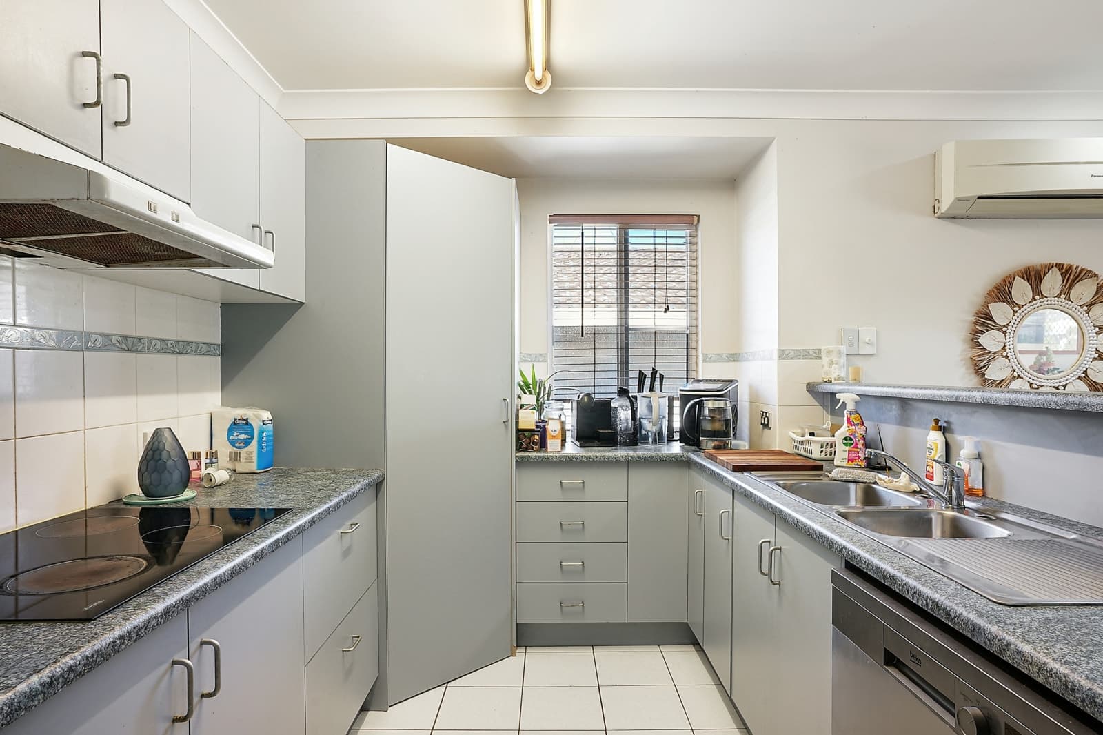 2/65 Cook Street, NORTH WARD, North Ward - Thumbnail 4