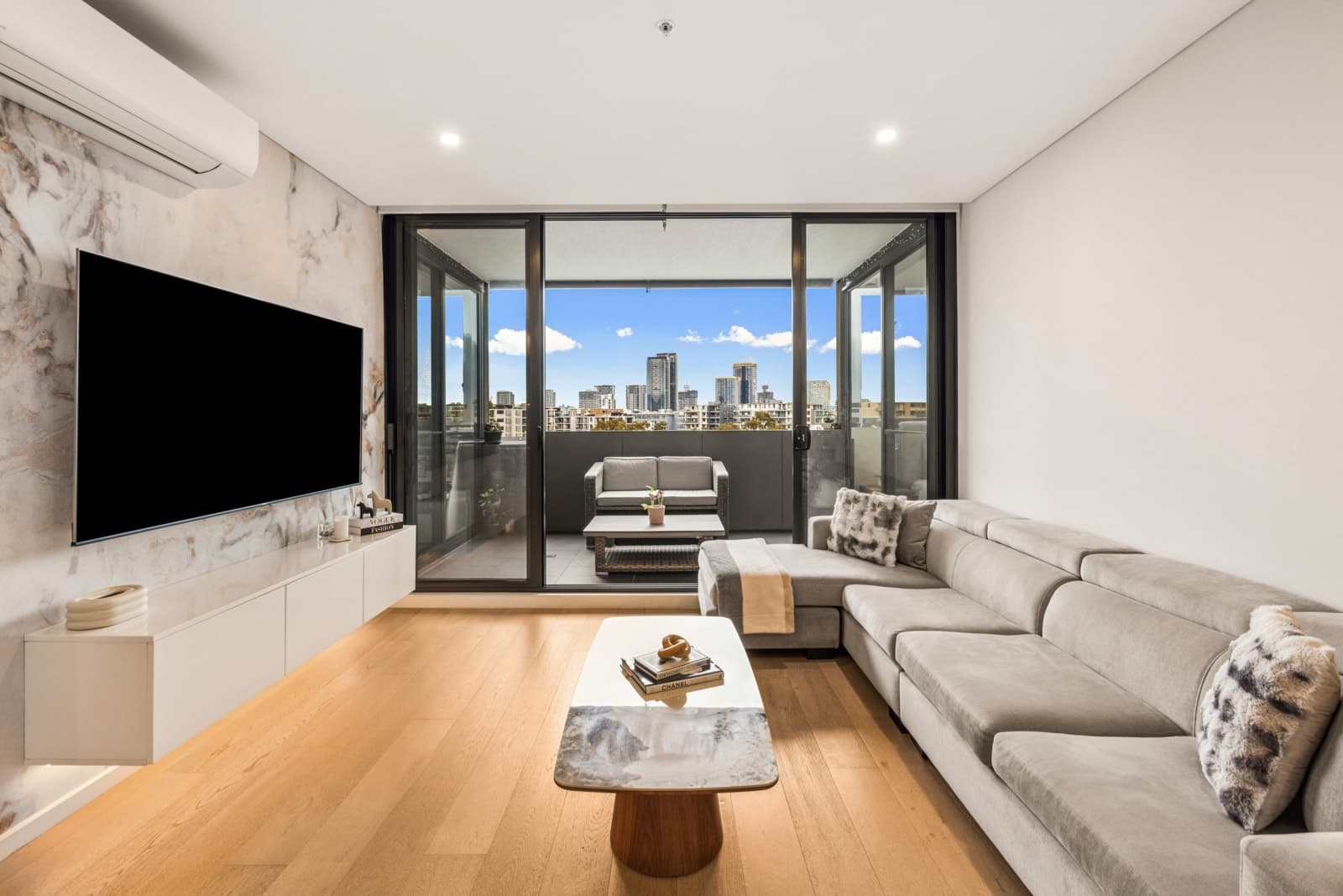 12131/19 Amalfi Drive, WENTWORTH POINT, Wentworth Point - Thumbnail 2