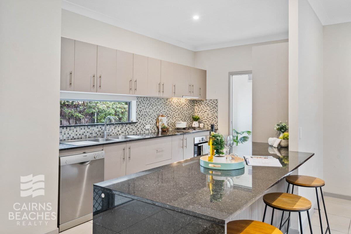 2/2-12 Paradise Palms Drive, Kewarra Beach - Thumbnail 2