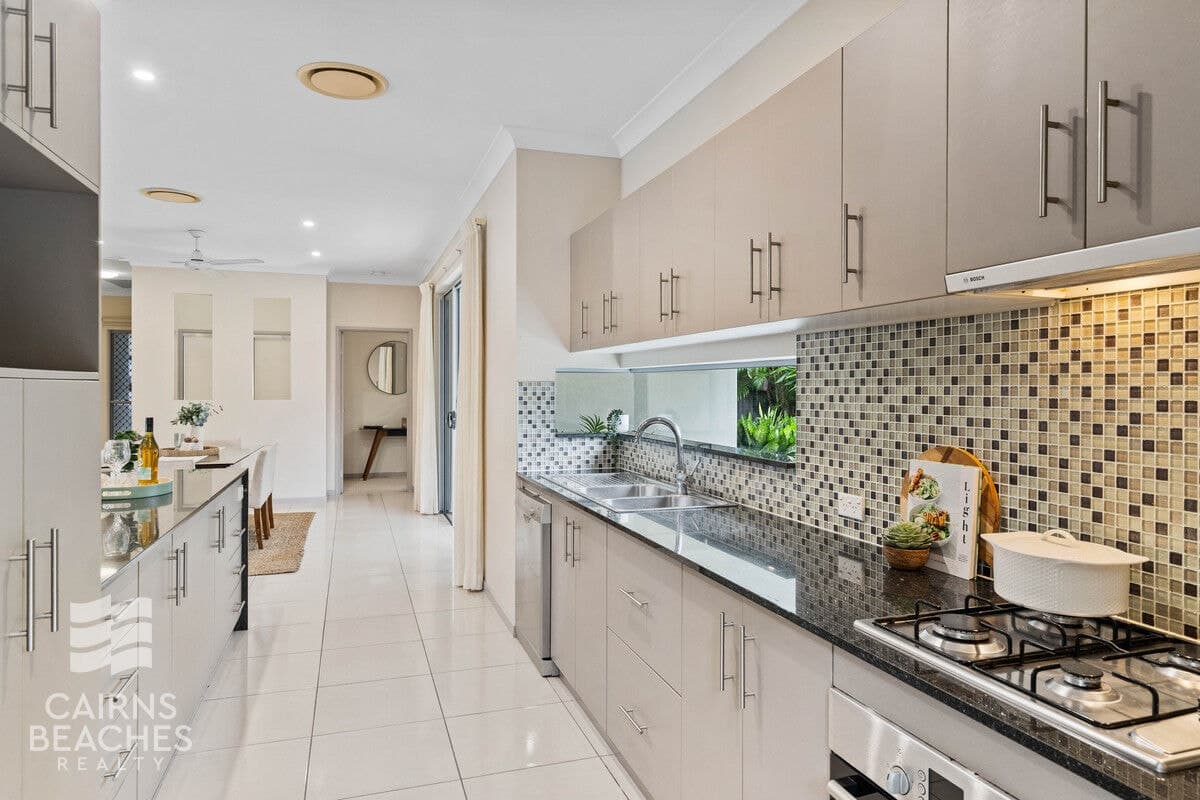 2/2-12 Paradise Palms Drive, Kewarra Beach - Thumbnail 3