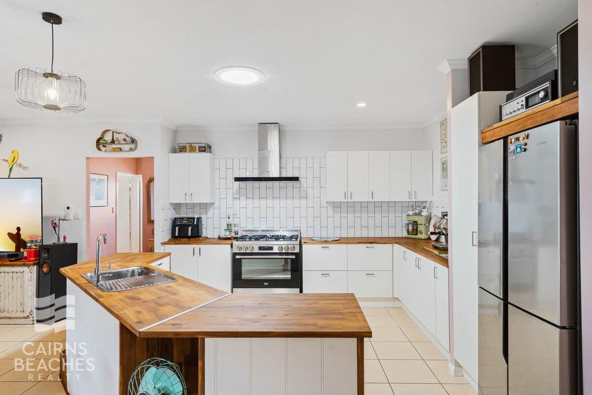 22 Moore Road, Kewarra Beach - Thumbnail 3