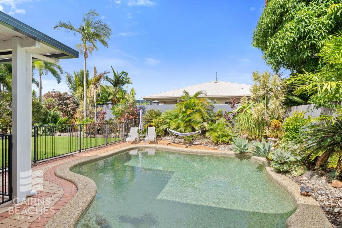 17 Cyprea Close, Trinity Beach - Image 1