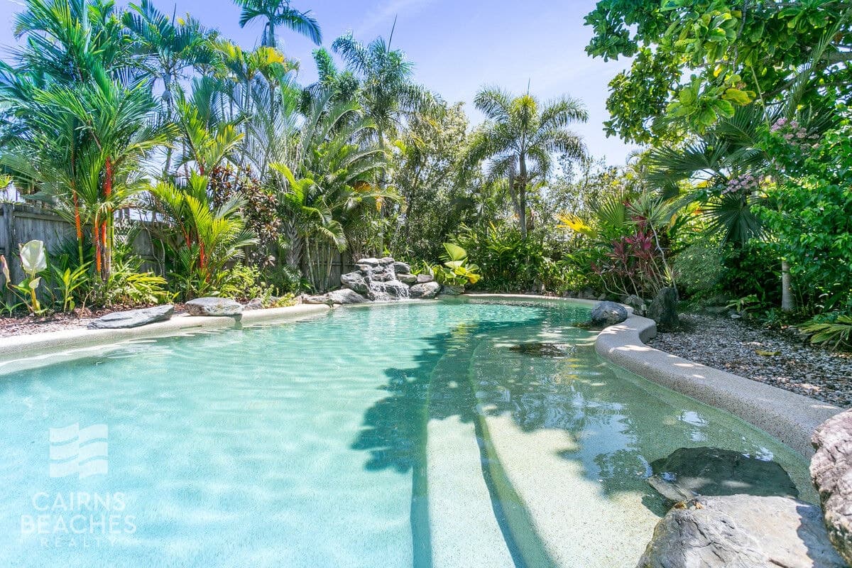 6 Volute Close, Trinity Beach - Image 1