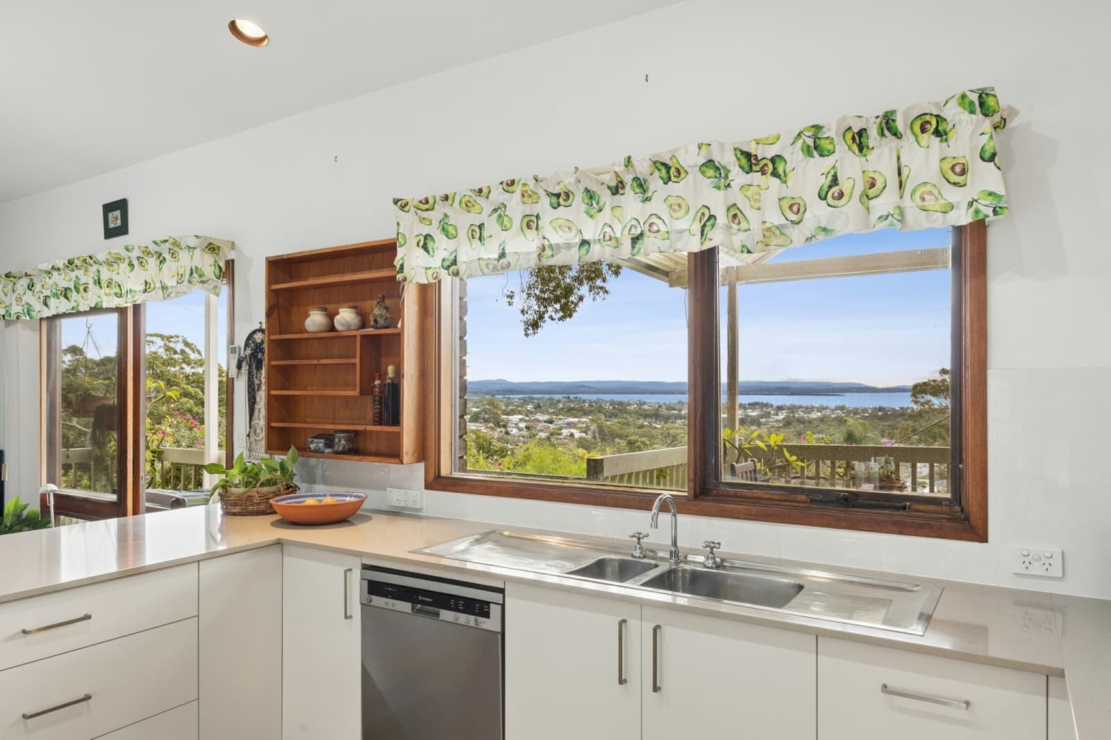 4 Blue Lagoon Close, BATEAU BAY, Bateau Bay - Thumbnail 2