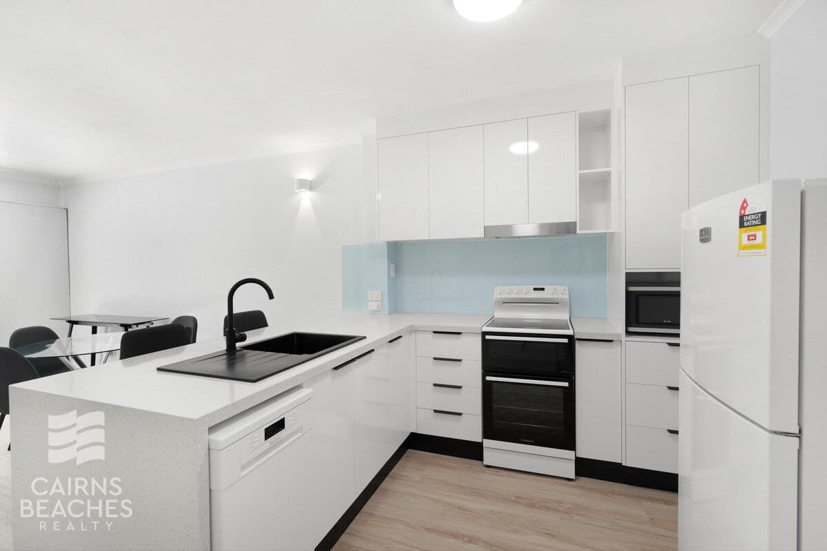 33/1-19 Poinciana Street, Holloways Beach - Thumbnail 2