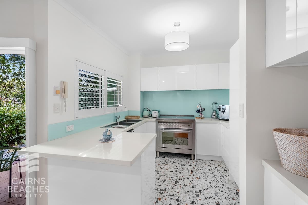 1/98-100 Moore Street, Trinity Beach - Thumbnail 2