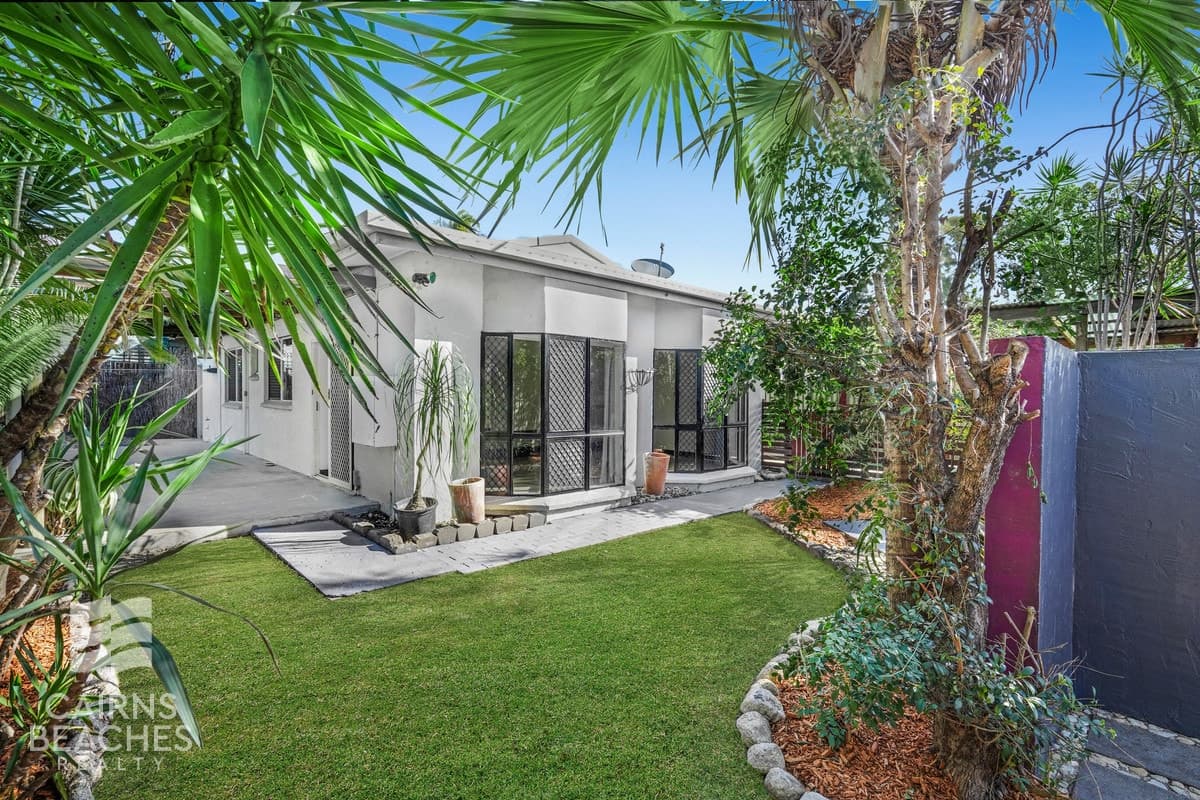 1/5 Tristania Street, Holloways Beach - Image 1
