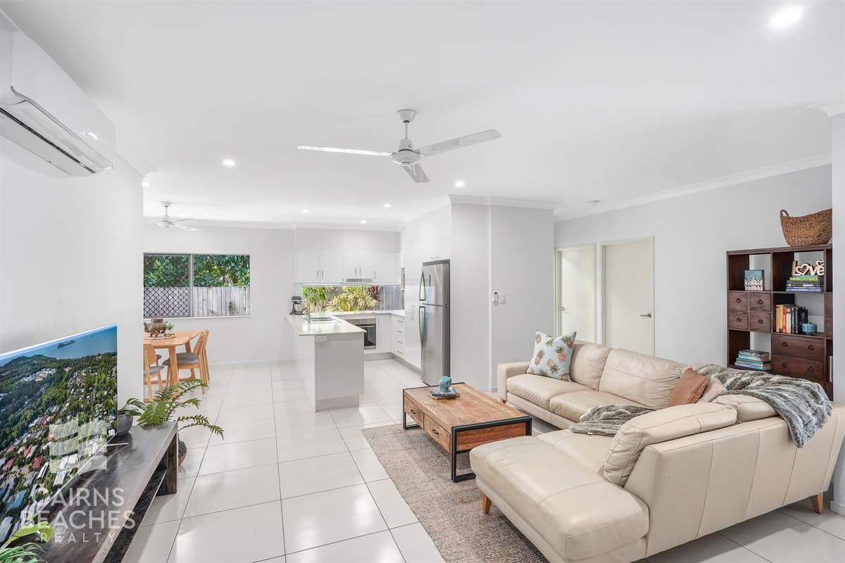 2/17a Satellite Street, Clifton Beach - Image 1