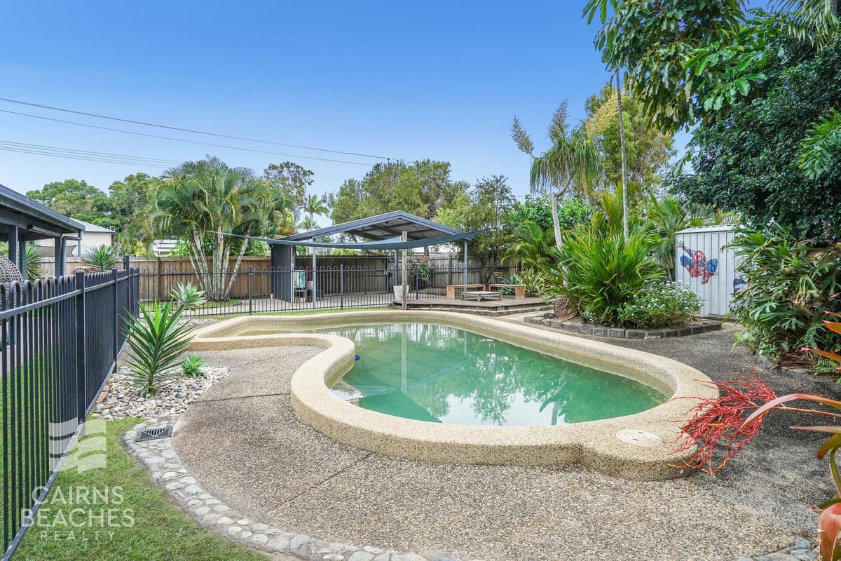 61 Oleander Street, Holloways Beach - Thumbnail 2