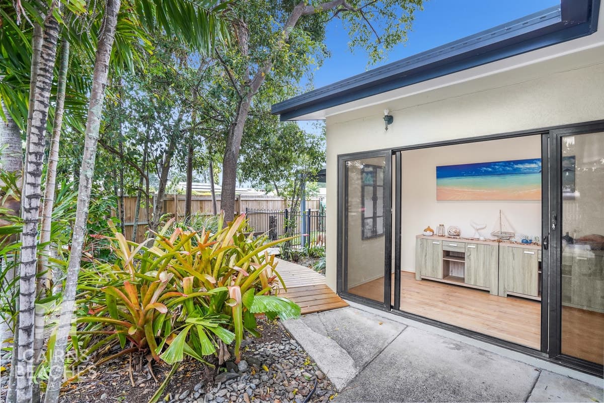 61 Oleander Street, Holloways Beach - Thumbnail 5
