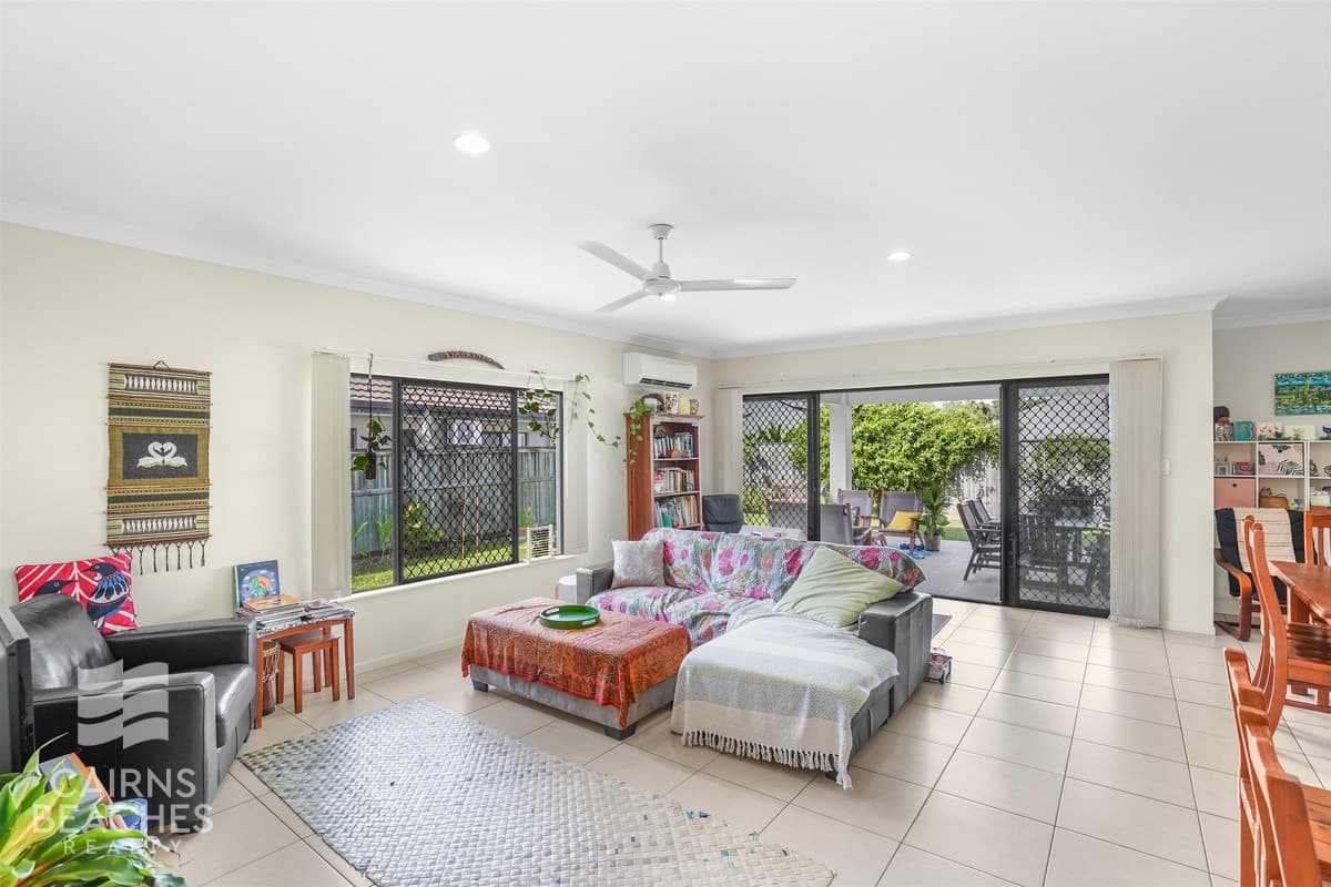 7 Bowline Place, Trinity Beach - Thumbnail 2
