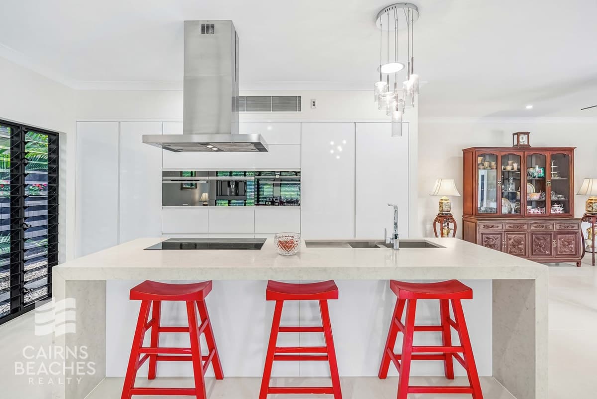 7 Sennfeld Close, Palm Cove - Thumbnail 2