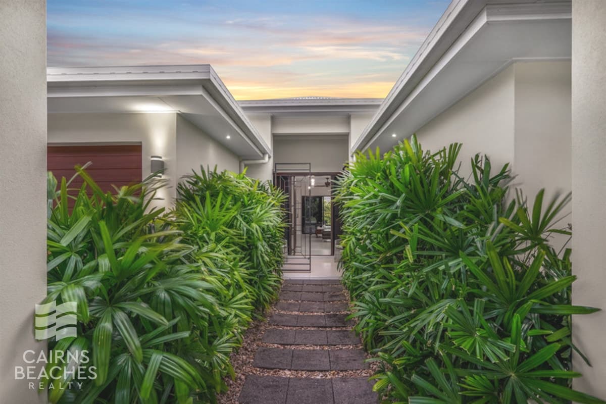 7 Sennfeld Close, Palm Cove - Thumbnail 3