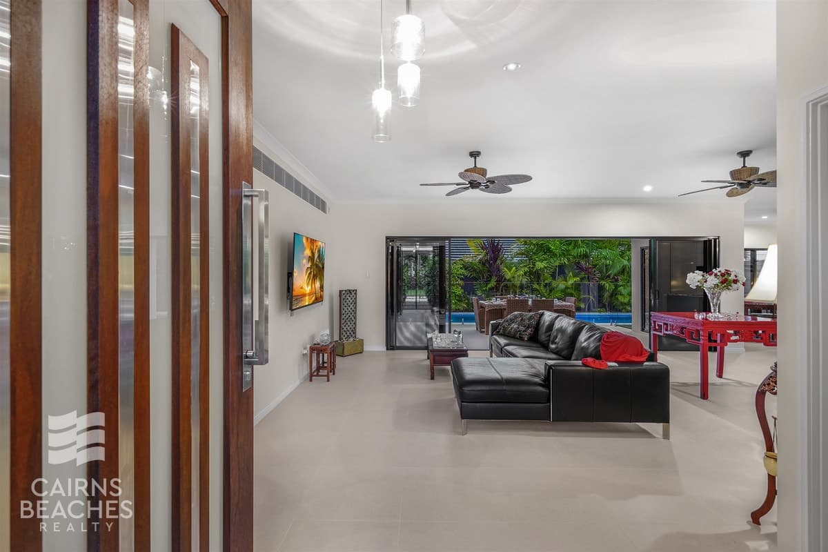 7 Sennfeld Close, Palm Cove - Thumbnail 4