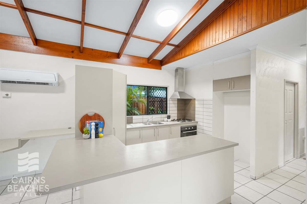 2/90 Baronia Crescent, Holloways Beach - Image 1