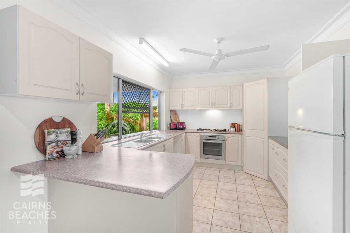 11 Castaways Close, Kewarra Beach - Thumbnail 4