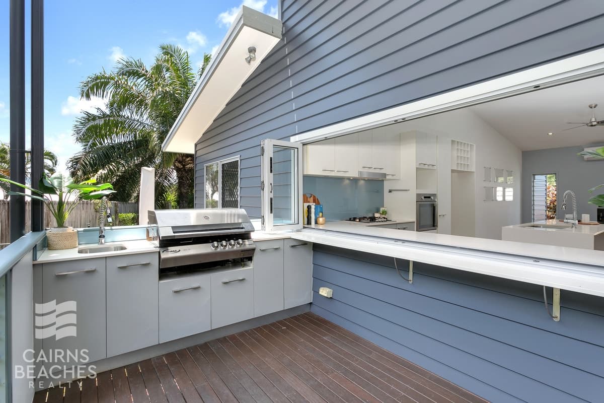 11 Savaii, Palm Cove - Image 1
