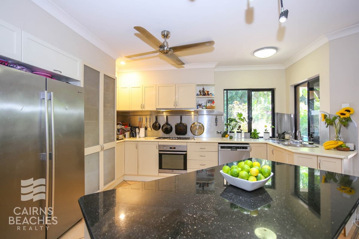 37 Bramble Street, Clifton Beach - Thumbnail 3