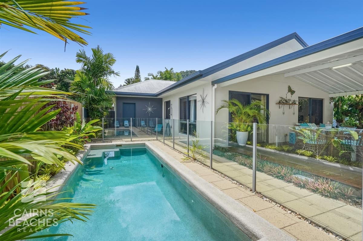 22 Hatch Close, Trinity Beach - Image 1
