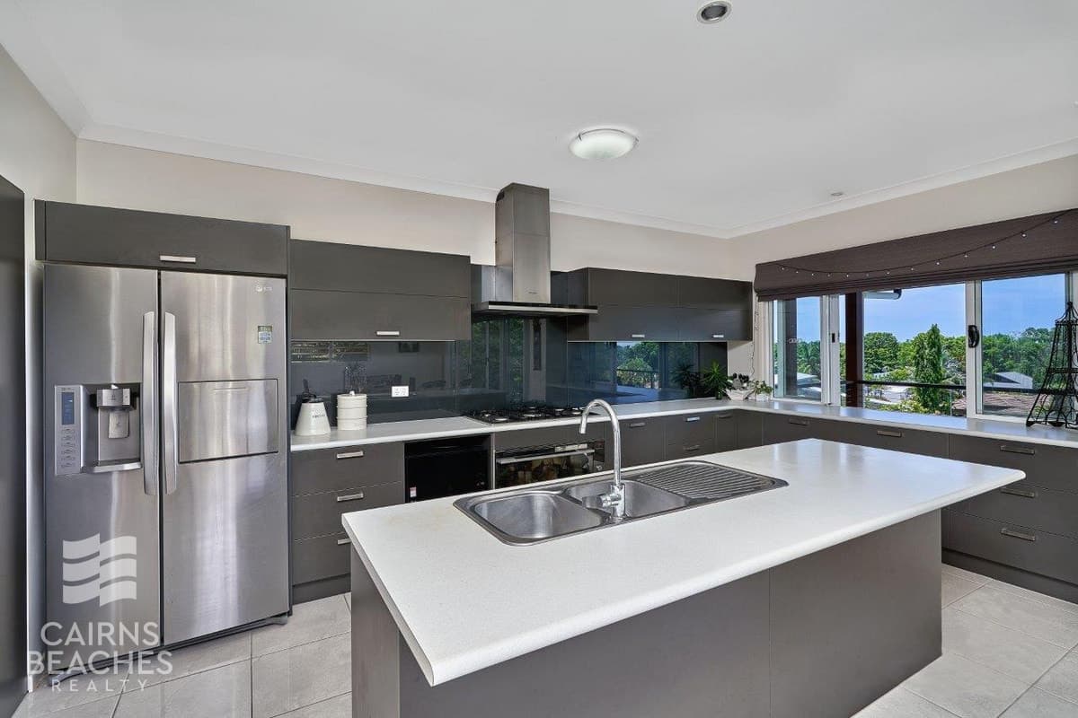 8 Seascape Close, Palm Cove - Thumbnail 2