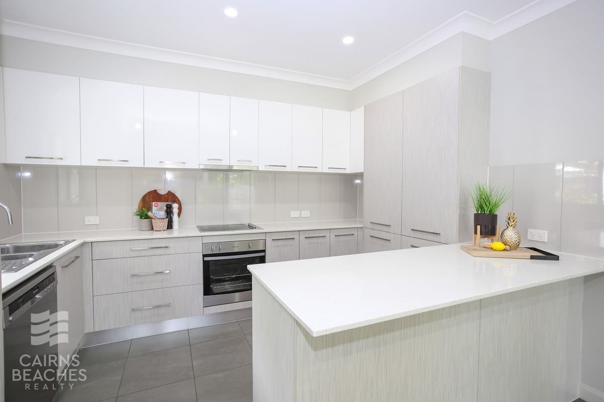 2/14 Scarborough Close, Kewarra Beach - Thumbnail 3