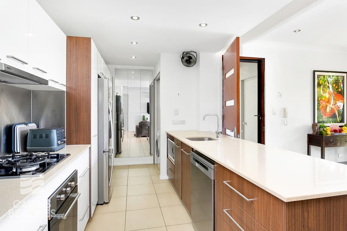 1/110 Harbour Dve, Trinity Park - Thumbnail 4