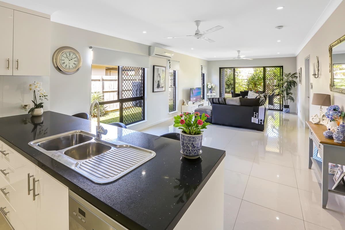 59 Thornborough Circuit, Smithfield - Thumbnail 3