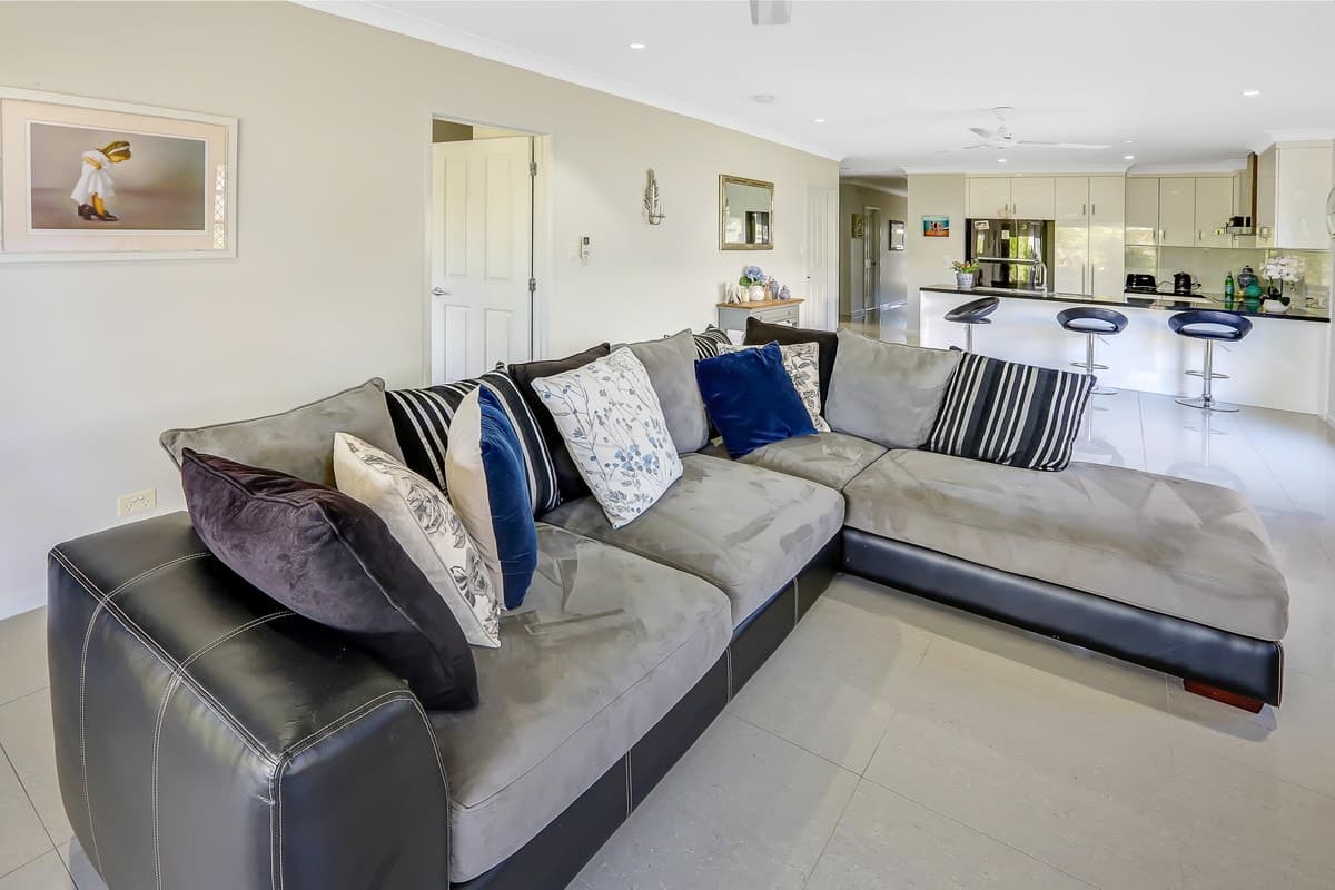 59 Thornborough Circuit, Smithfield - Thumbnail 4
